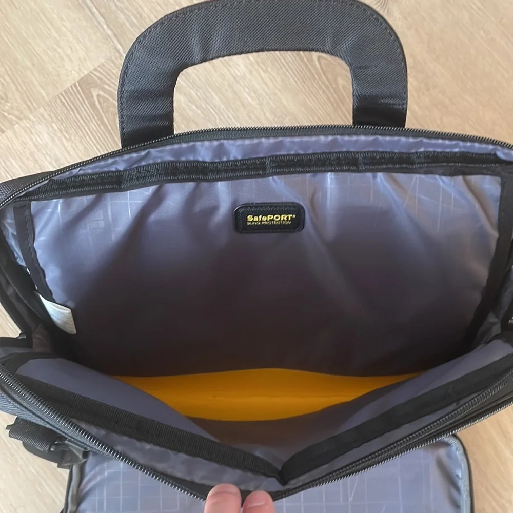 Targus laptop case / shoulder-strap bag